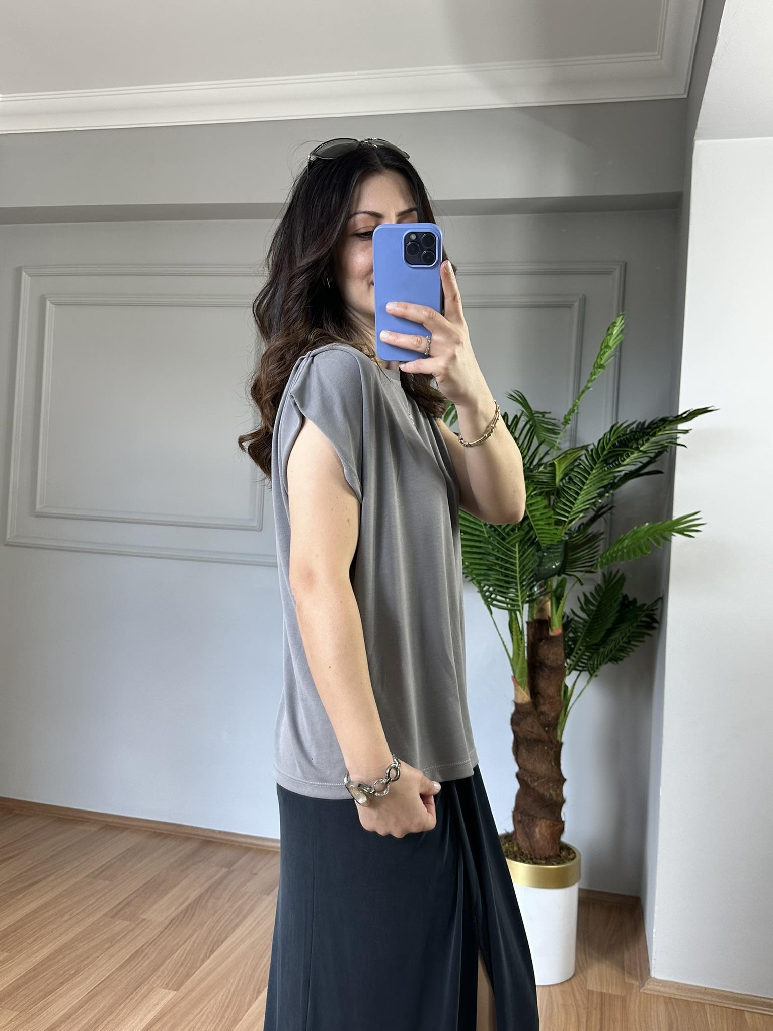 Sofya Gri Orj Marka Kolları Pilise Detaylı Tshirt 