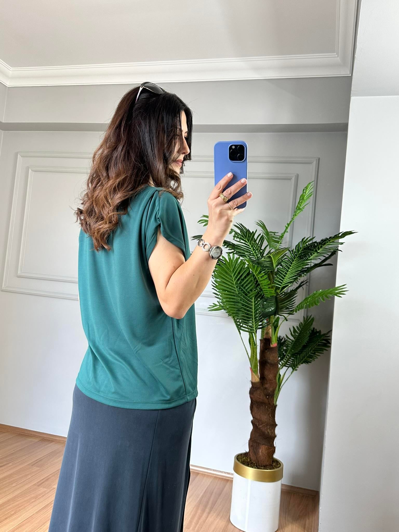 Sofya Yeşil Orj Marka Kolları Pilise Detaylı Tshirt 