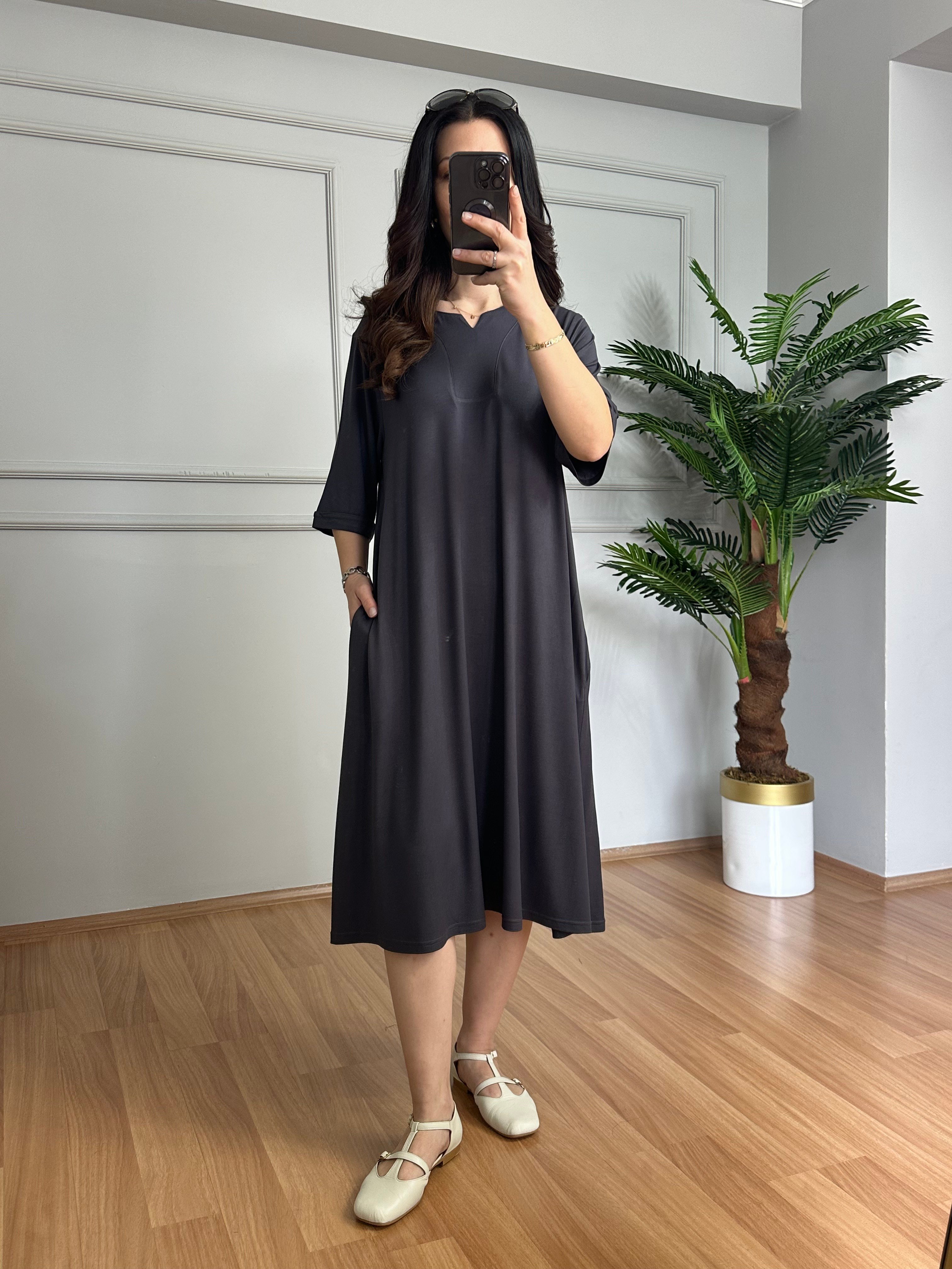 Sude Antrasit Yaka Detaylı Basic Elbise