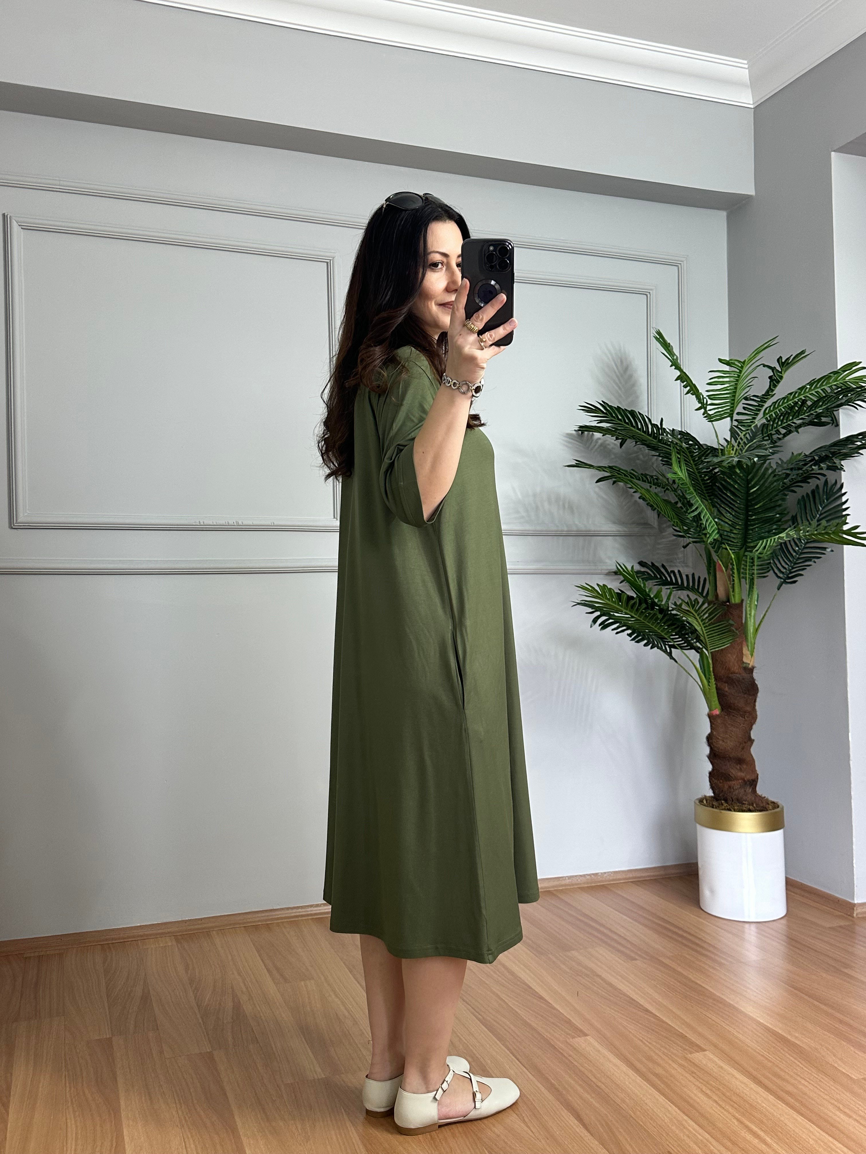 Sude Haki Yaka Detaylı Basic Elbise