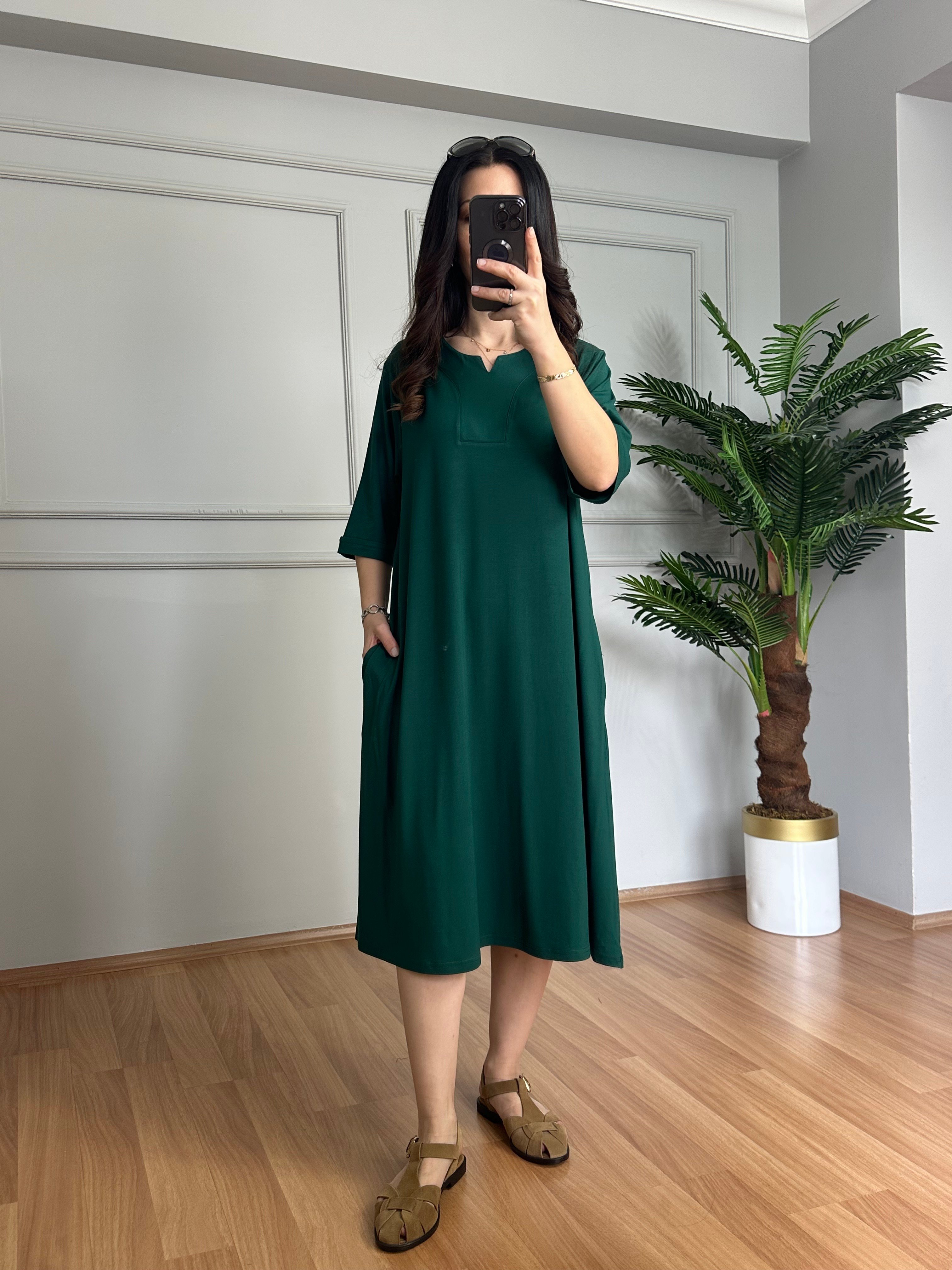 Sude Zümrüt Yeşili Yaka Detaylı Basic Elbise