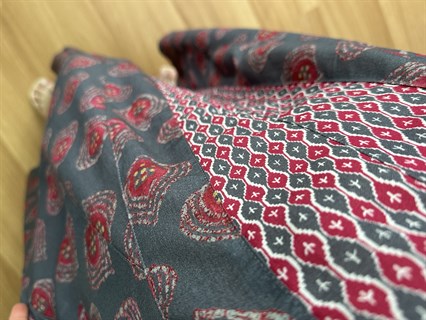 Ezgi Gri-Kırmızı Etnik Desen Askılı Elbise