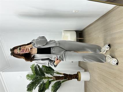 Gri Üç İplik Şardonlu Parça Detaylı Eşofman Takımı