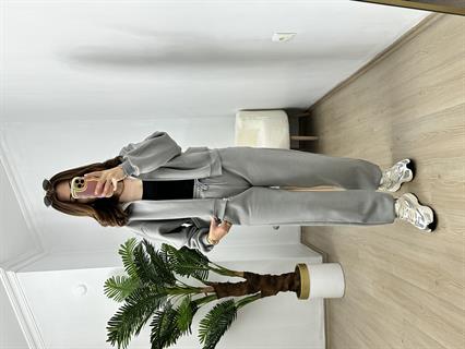 Gri Üç İplik Şardonlu Parça Detaylı Eşofman Takımı