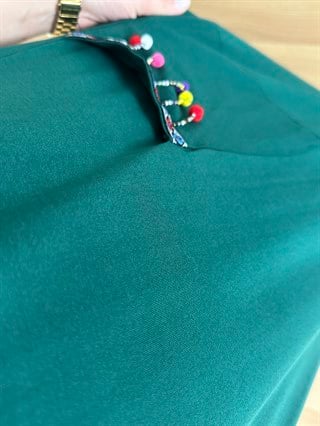 Lara Zümrüt Yeşili Ponpon Cepli Likralı Elbise