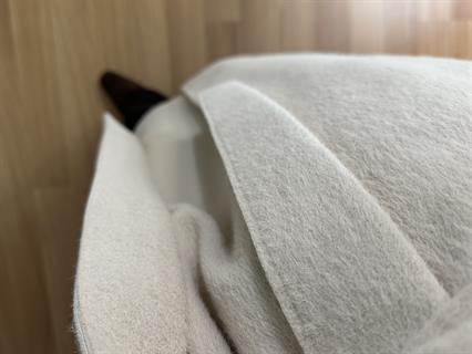 Liva Krem Premium Broş Detaylı Gizli Çıtçıtlı Kaşe Kaban