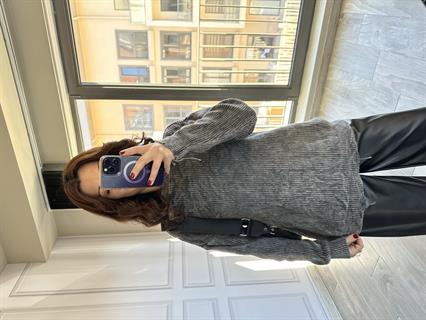 MNG Yıkamalı Kol Ve Etek Ucu Yırtıklı Kazak