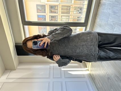 MNG Yıkamalı Kol Ve Etek Ucu Yırtıklı Kazak