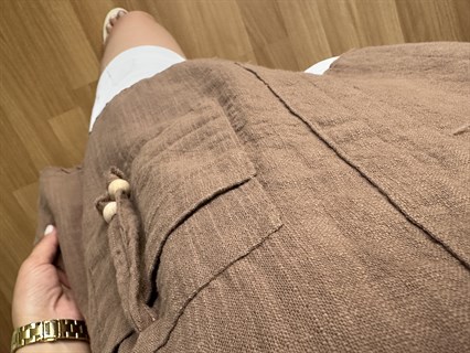 Rella Kahve Boncuk Detaylı Keten Bluz 