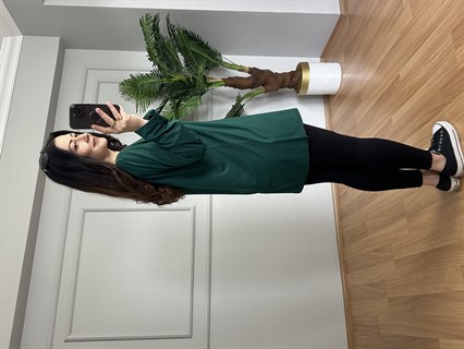 Sera Zümrüt Yeşili Likralı V Yaka Basic Bluz 