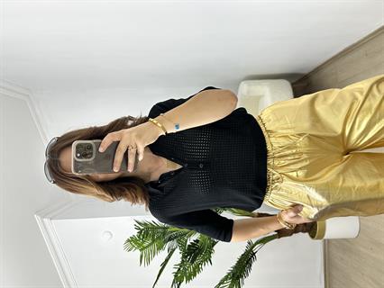 Siyah Delikli Polo Yaka Triko