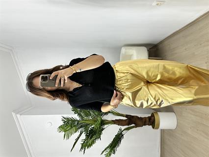 Siyah Delikli Polo Yaka Triko