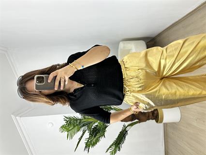 Siyah Delikli Polo Yaka Triko