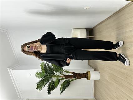 Siyah Üç İplik Şardonlu Parça Detaylı Eşofman Takımı