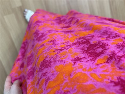 Stella Pembe Desenli V Yaka Viskon Elbise