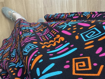 Stella Siyah Geometrik Desen V Yaka Viskon Elbise