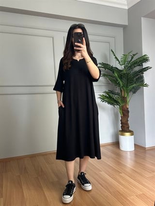 Sude Siyah Yaka Detaylı Basic Elbise