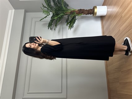 Sude Siyah Yaka Detaylı Basic Elbise