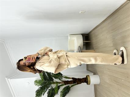 Taş Üç İplik Şardonlu Parça Detaylı Eşofman Takımı