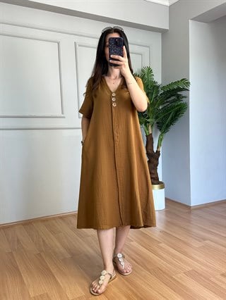 Viena Tarçın Düğme Detaylı Müslin Elbise 