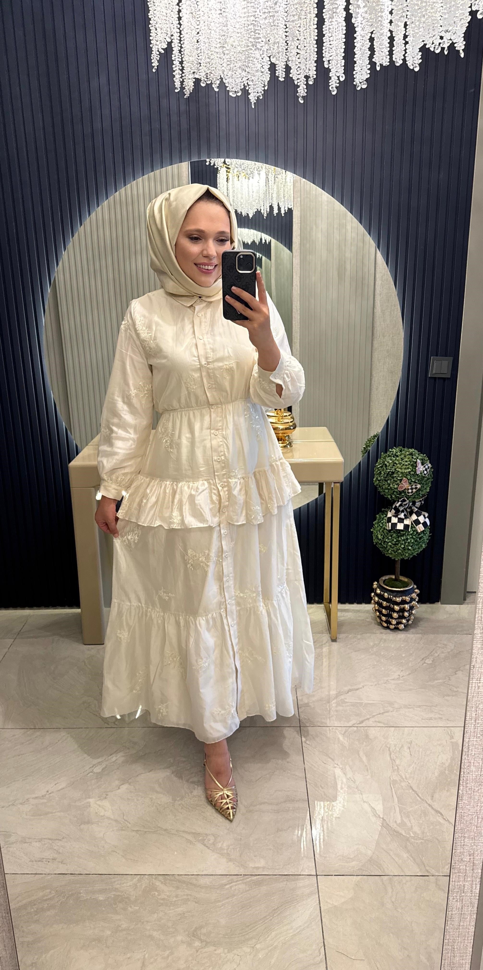 İşlemeli Prenses Elbise Bej