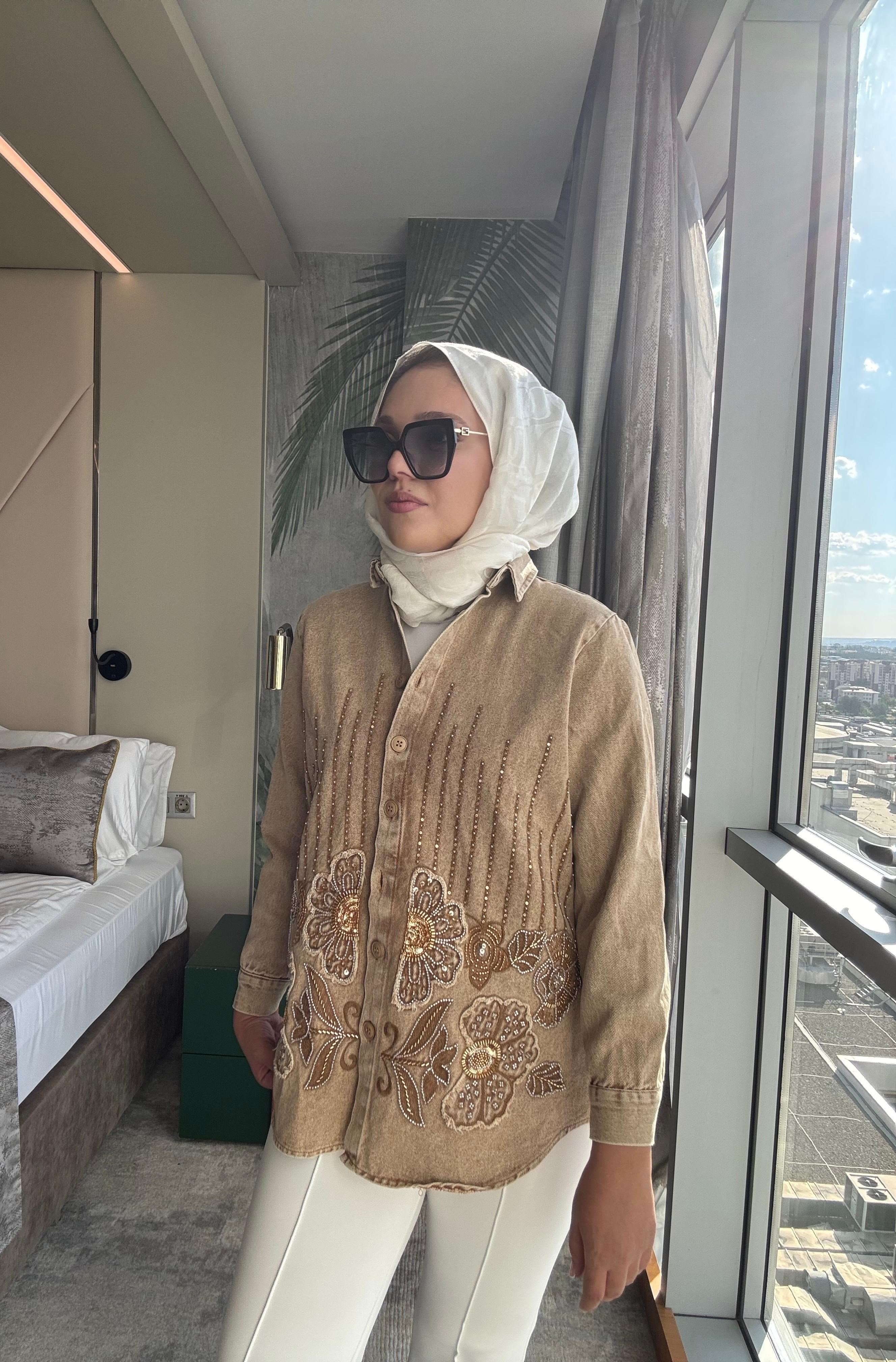 İşlemeli Kot Ceket Camel