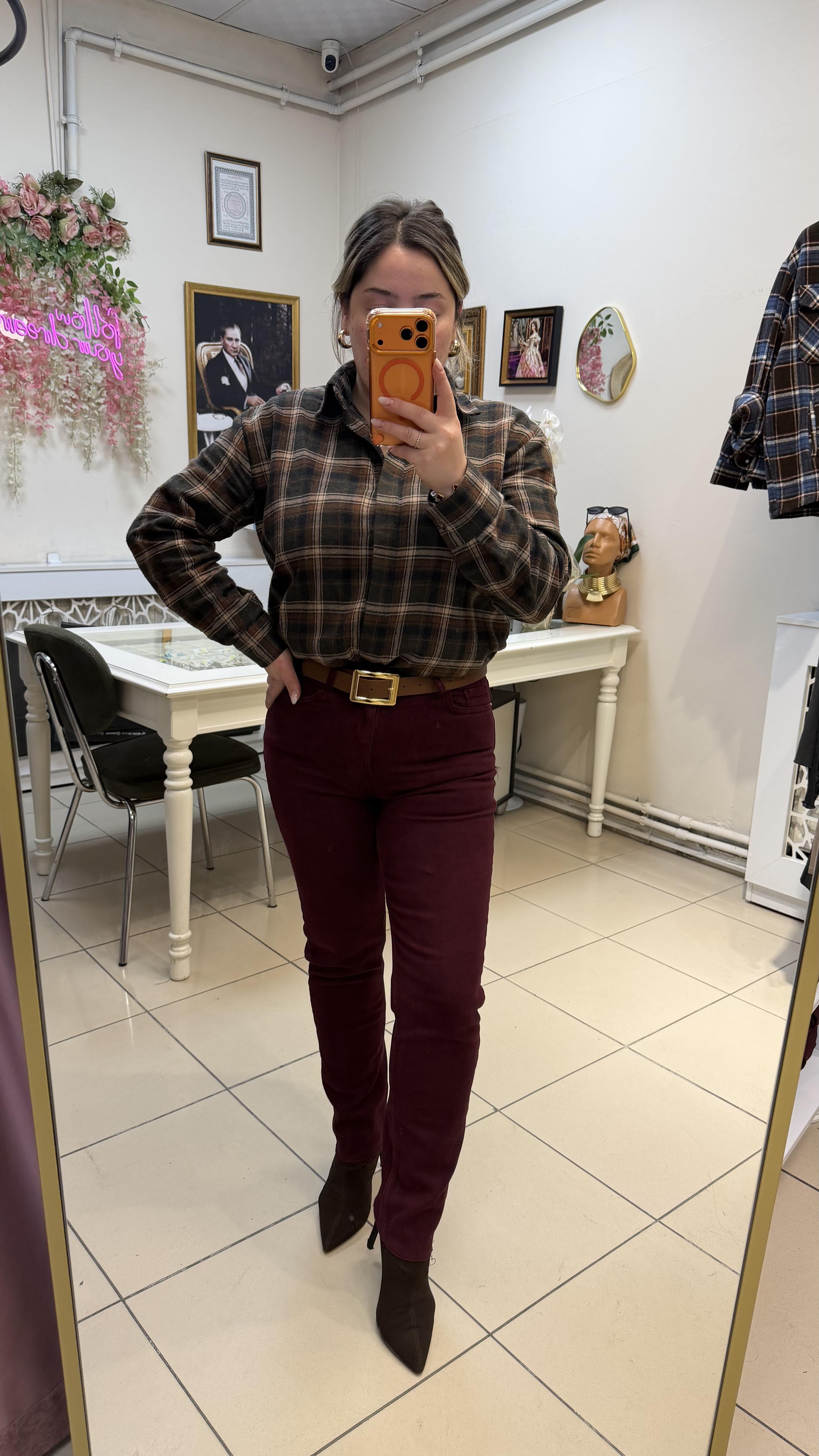  YÜKSEK BEL KESİK PAÇA BOYFİT JEAN BORDO