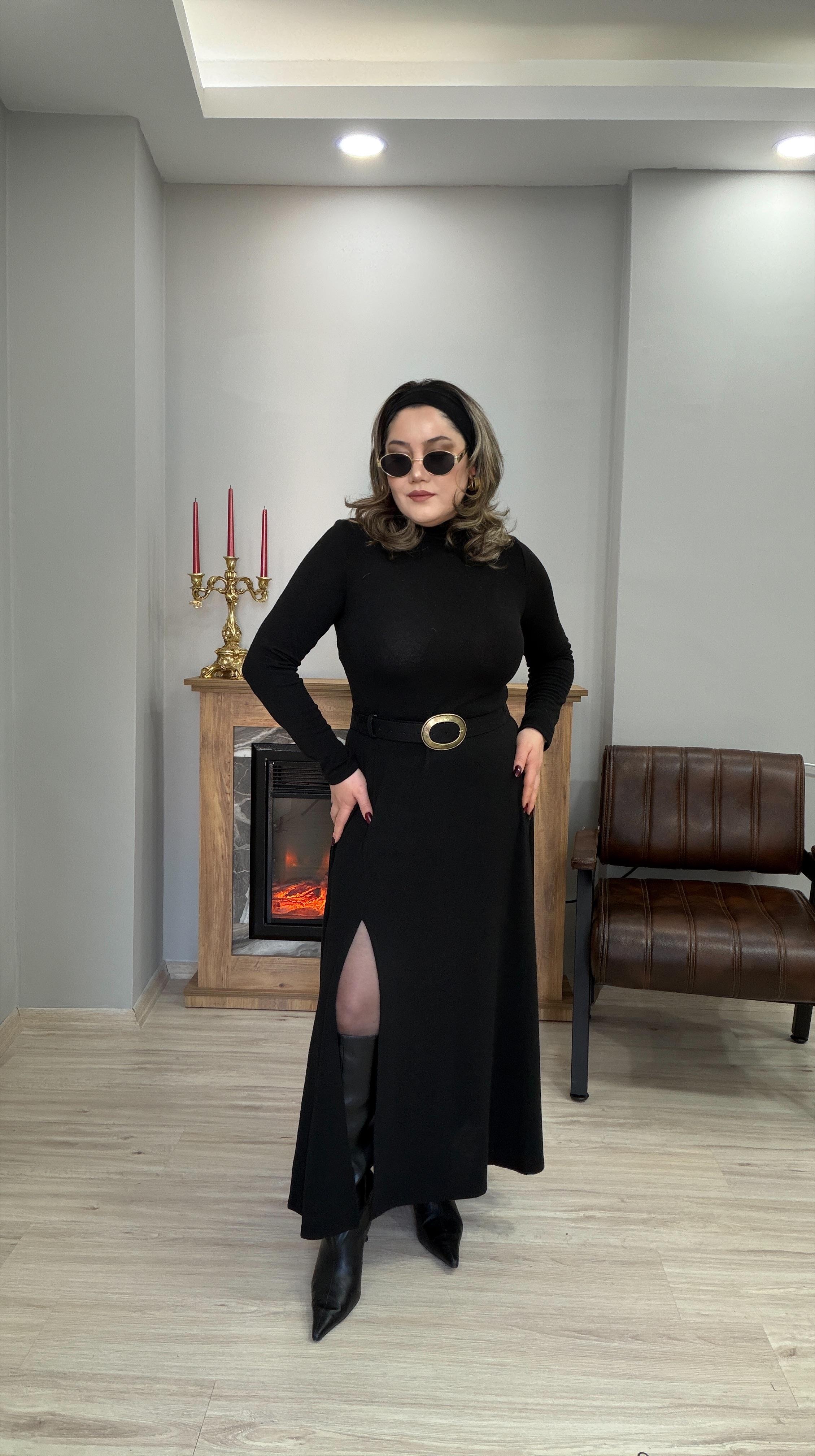 BALIKÇI YAKA YANDAN YIRTMAÇLI TRİKO ELBİSE SİYAH