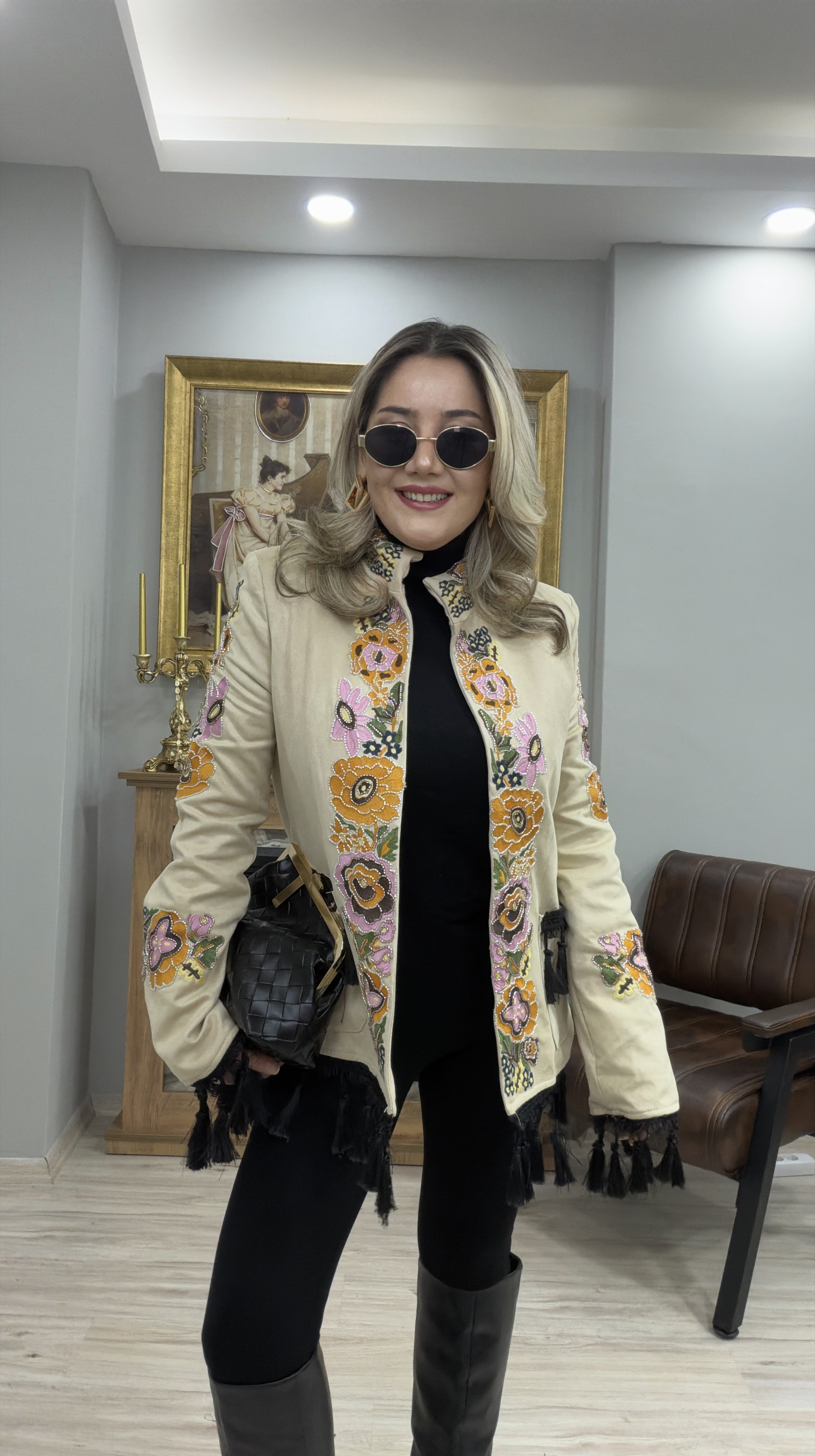 BONCUK İŞLEMELİ PÜSKÜL DETAYLI SÜET CEKET