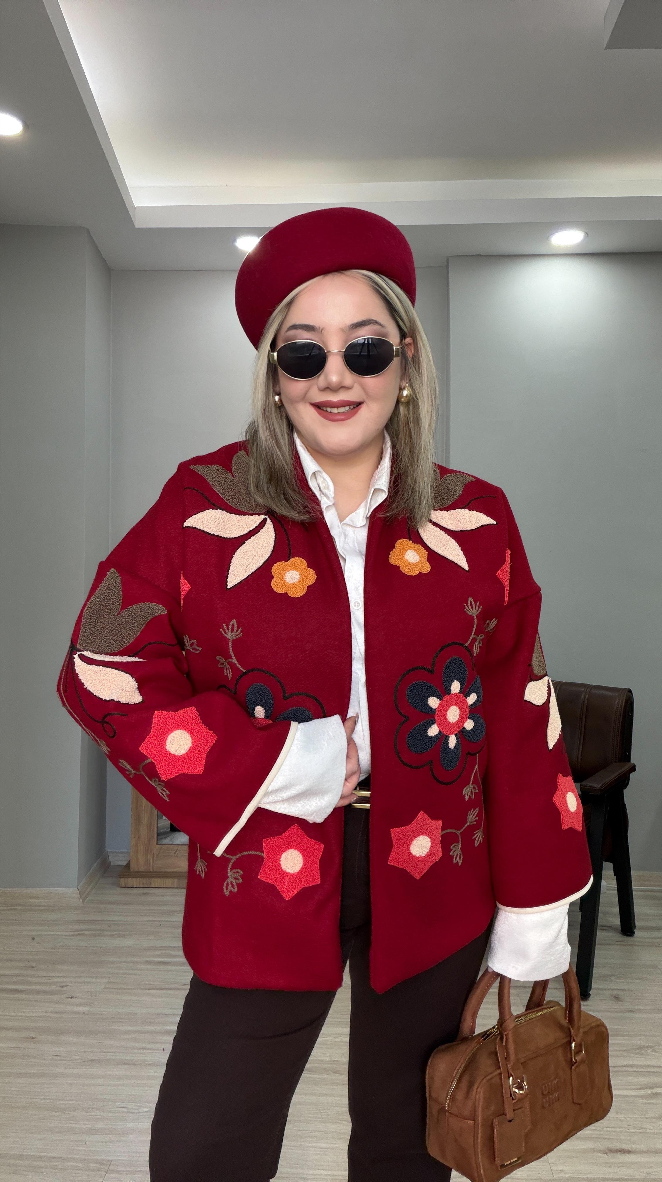ÇİÇEK İŞLEMELİ KAŞE PANÇO BORDO 