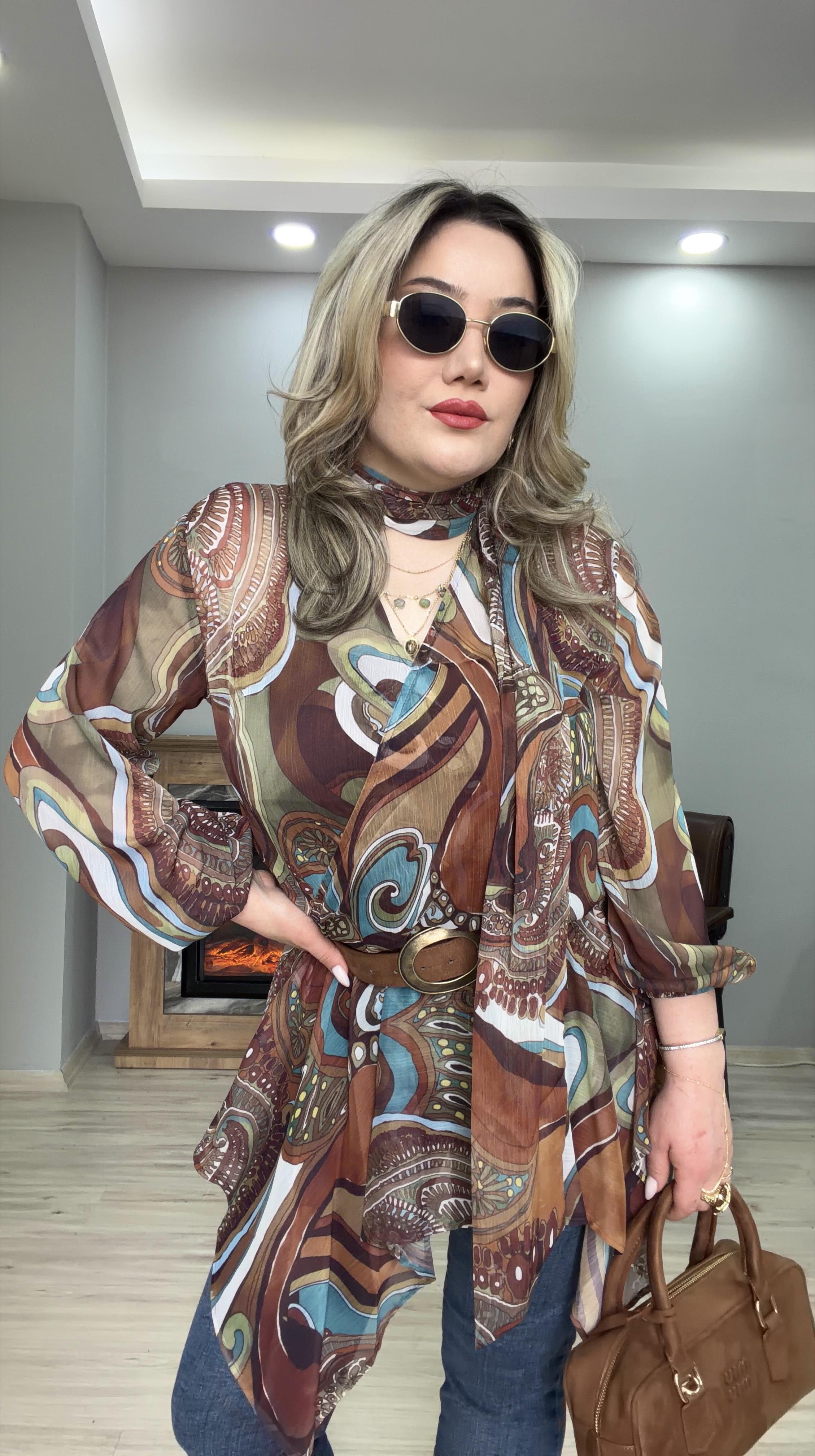 DESENLİ KEMER DETAYLI ŞİFON BLUZ
