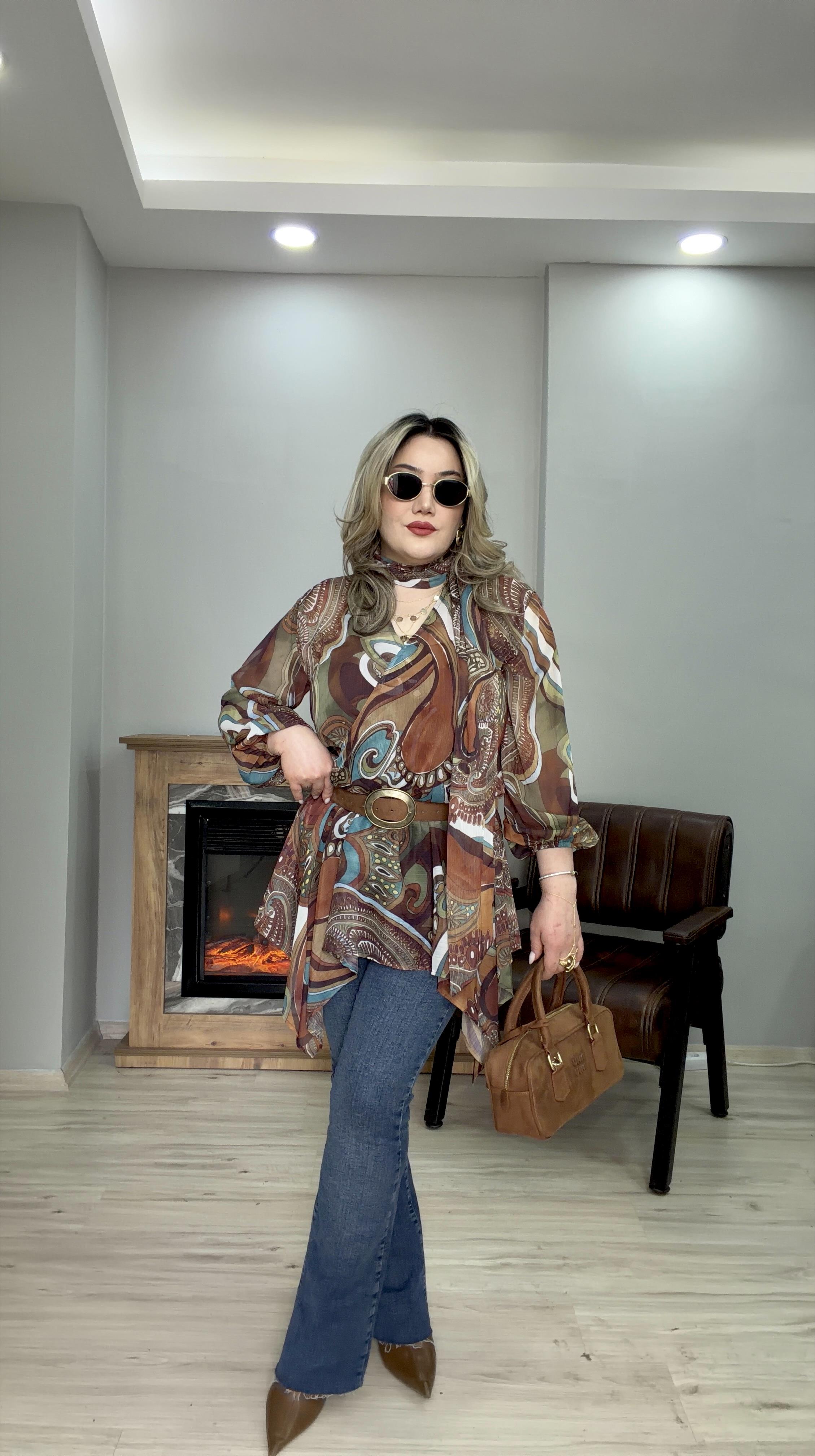 DESENLİ KEMER DETAYLI ŞİFON BLUZ