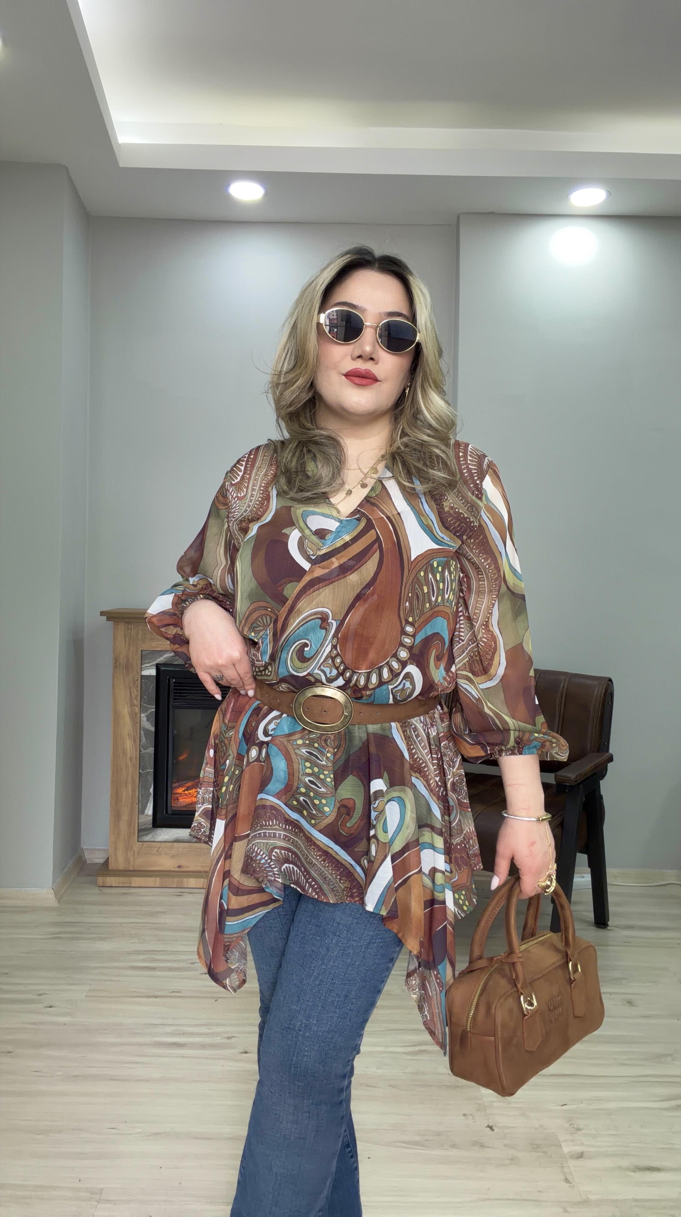 DESENLİ KEMER DETAYLI ŞİFON BLUZ