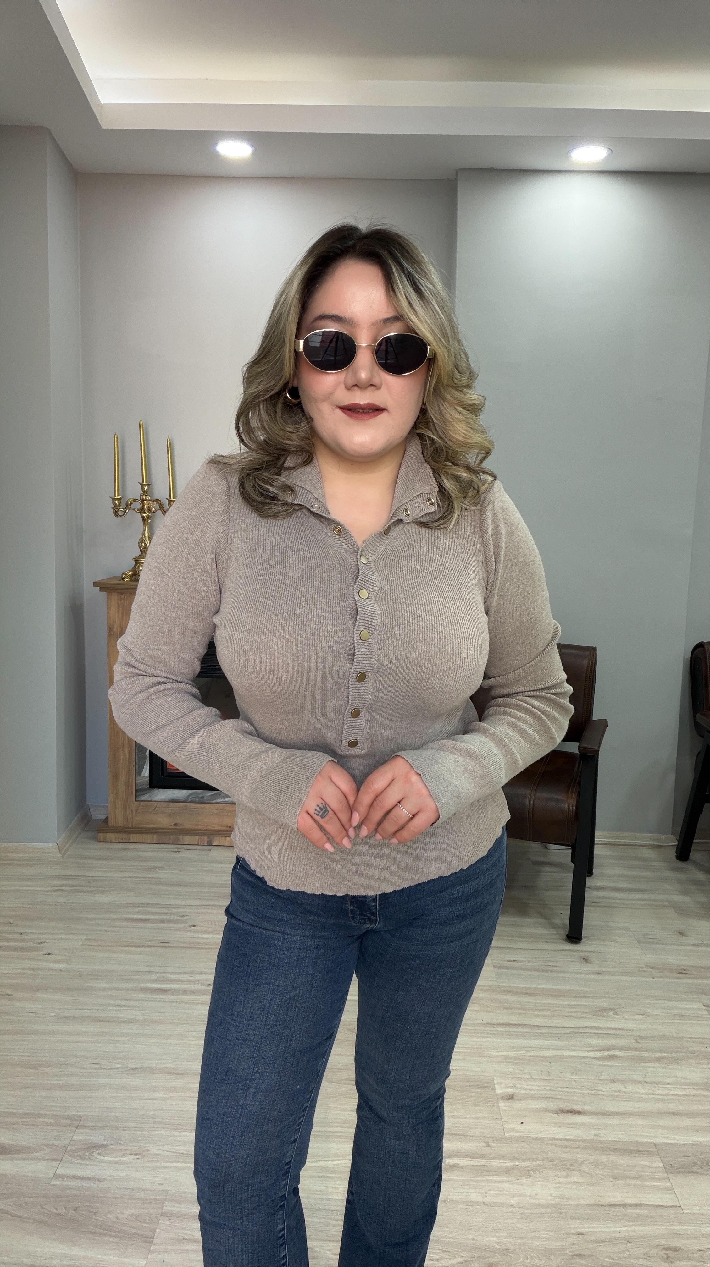 DİK YAKA ÇITÇIT DETAYLI TRİKO BEJ