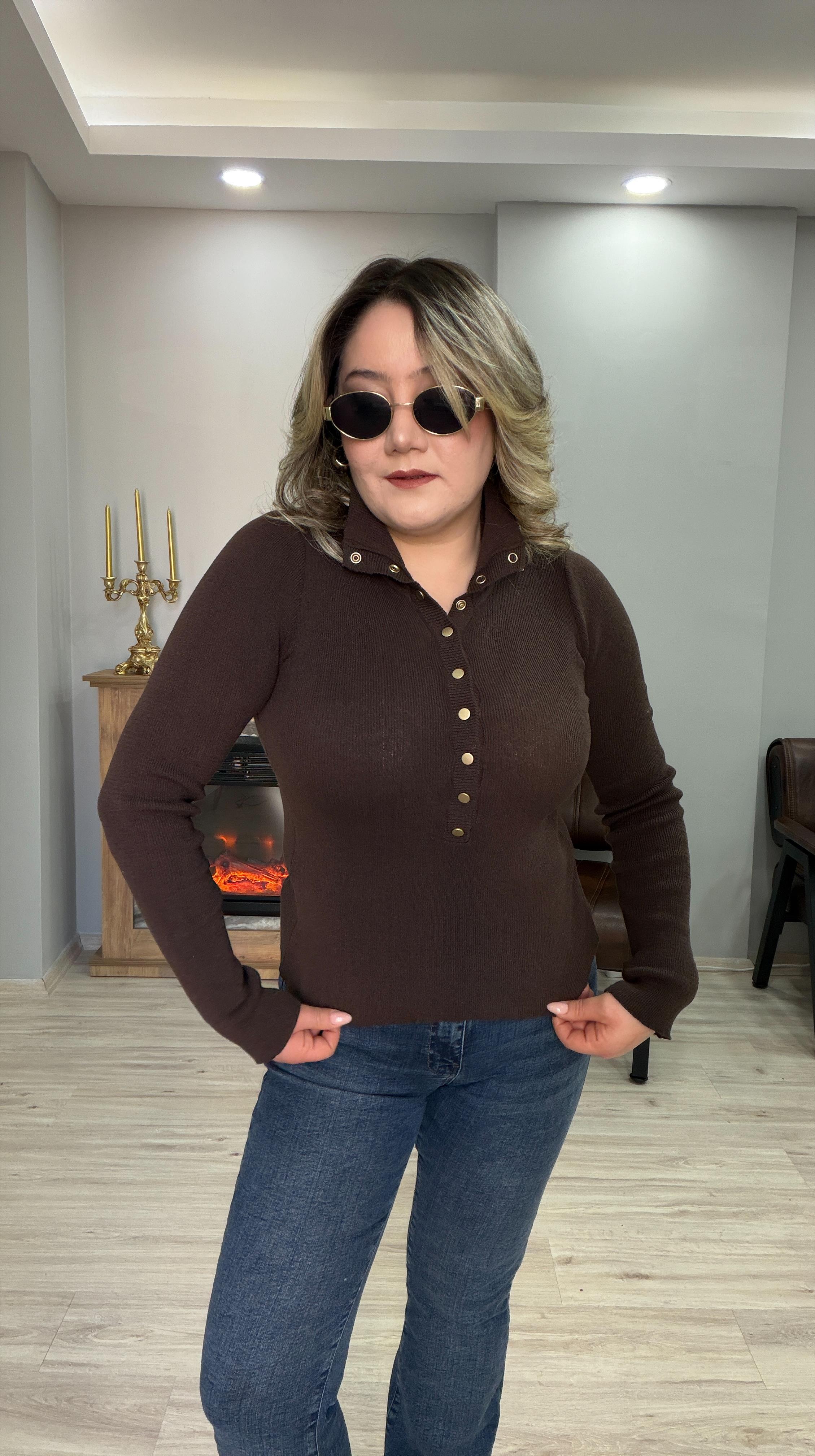 DİK YAKA ÇITÇIT DETAYLI TRİKO KAHVE
