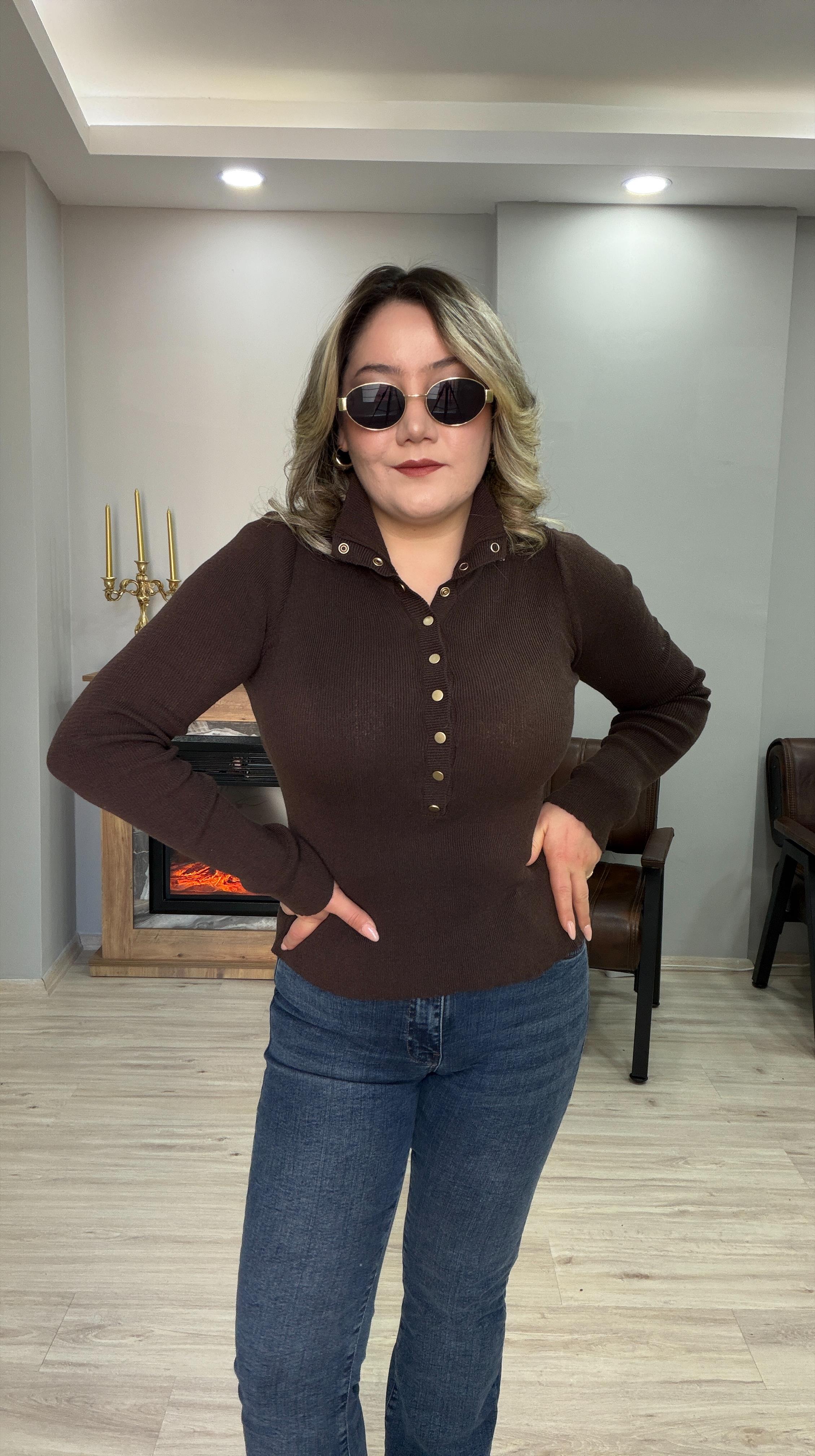 DİK YAKA ÇITÇIT DETAYLI TRİKO KAHVE