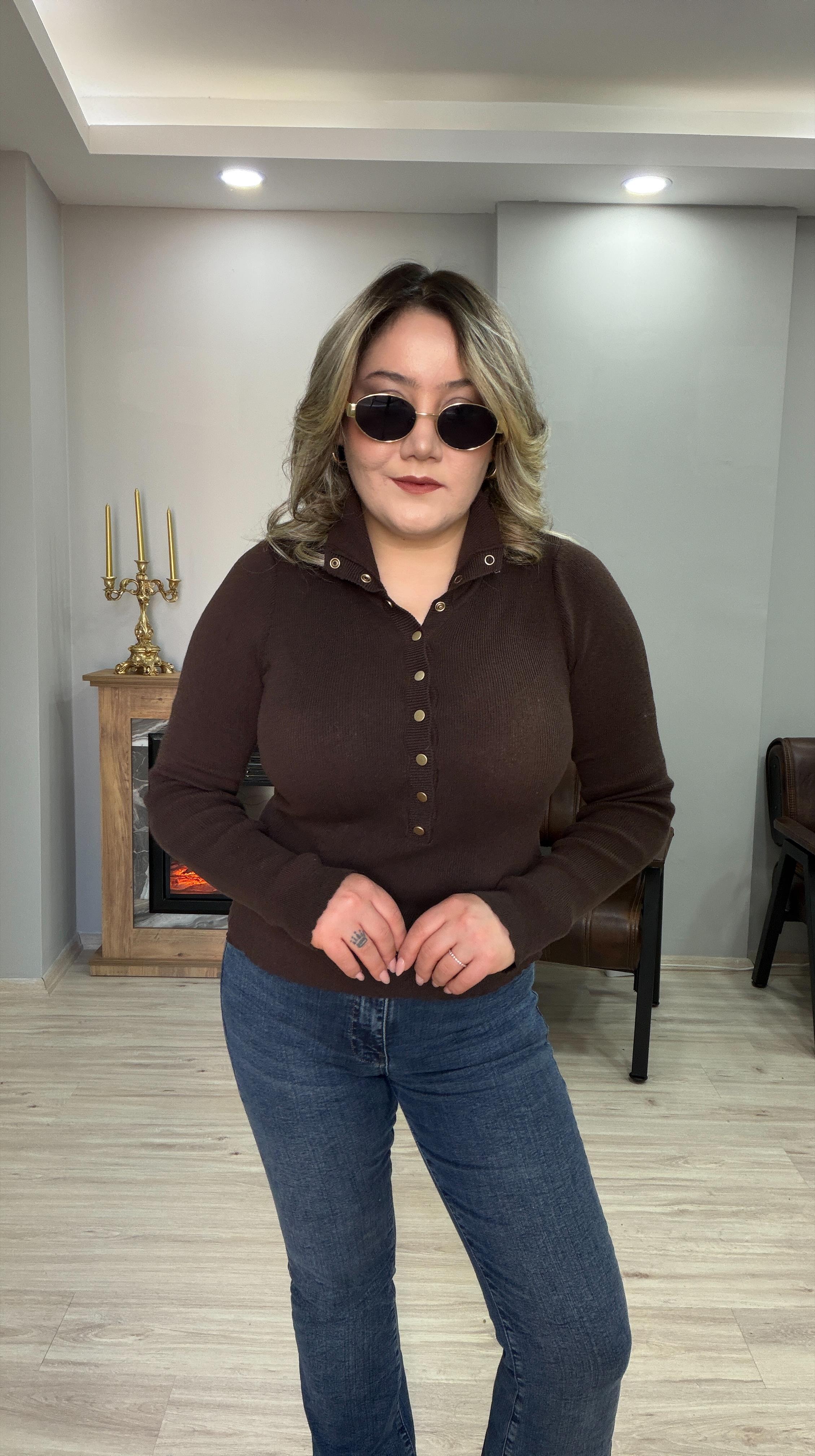DİK YAKA ÇITÇIT DETAYLI TRİKO KAHVE