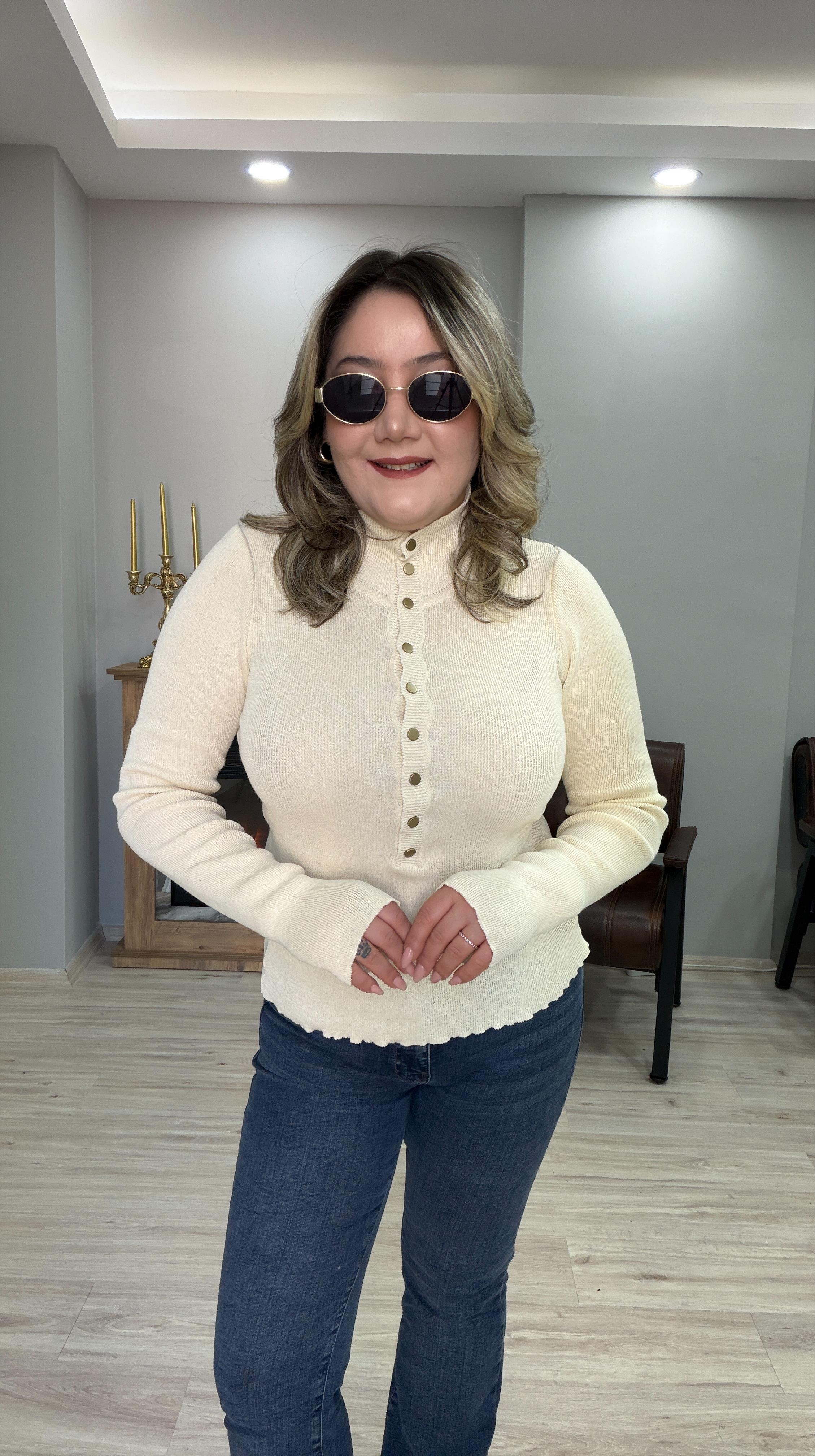 DİK YAKA ÇITÇIT DETAYLI TRİKO TAŞ