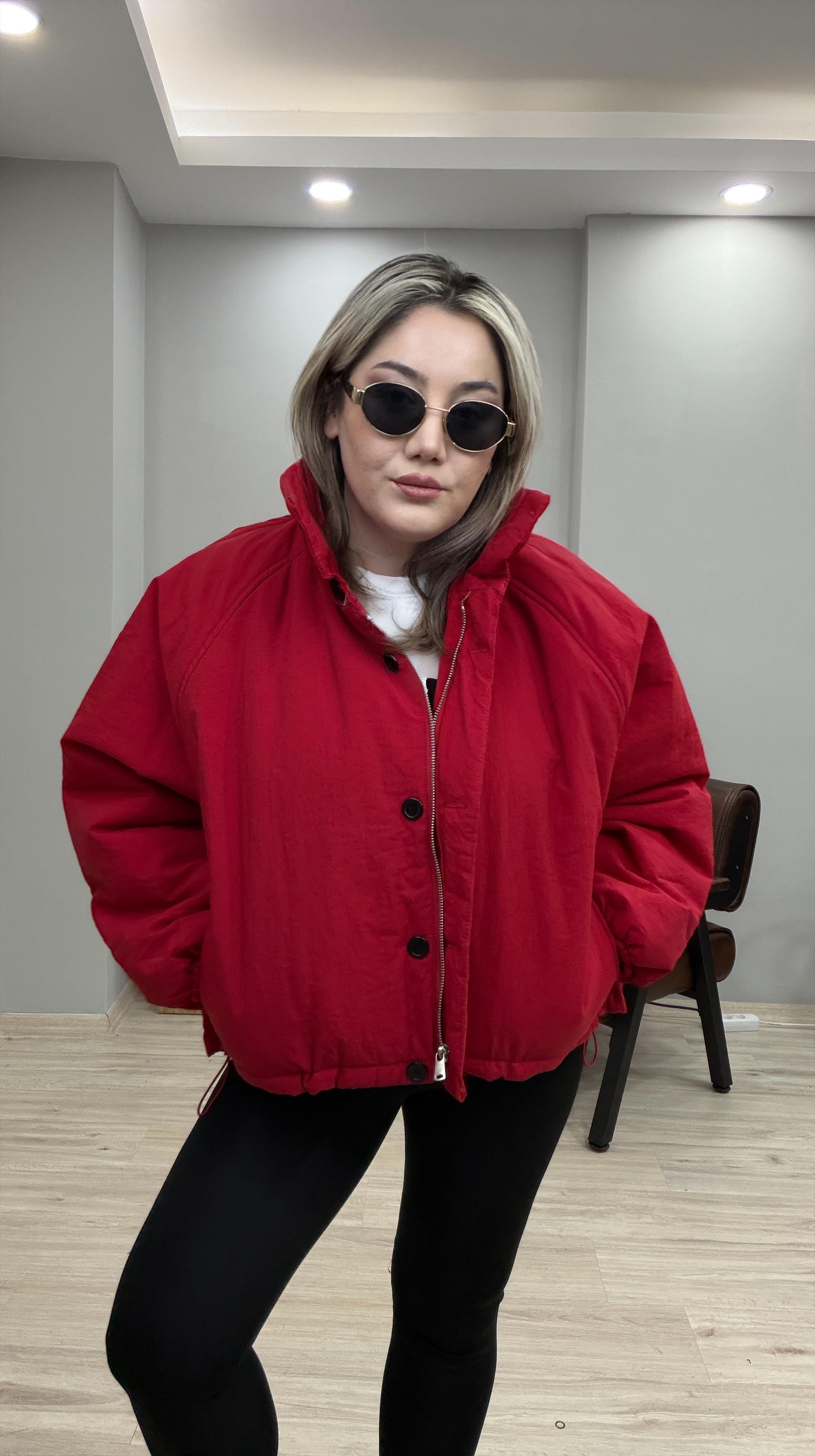 DİK YAKA KAPİTONE MONT KIRMIZI