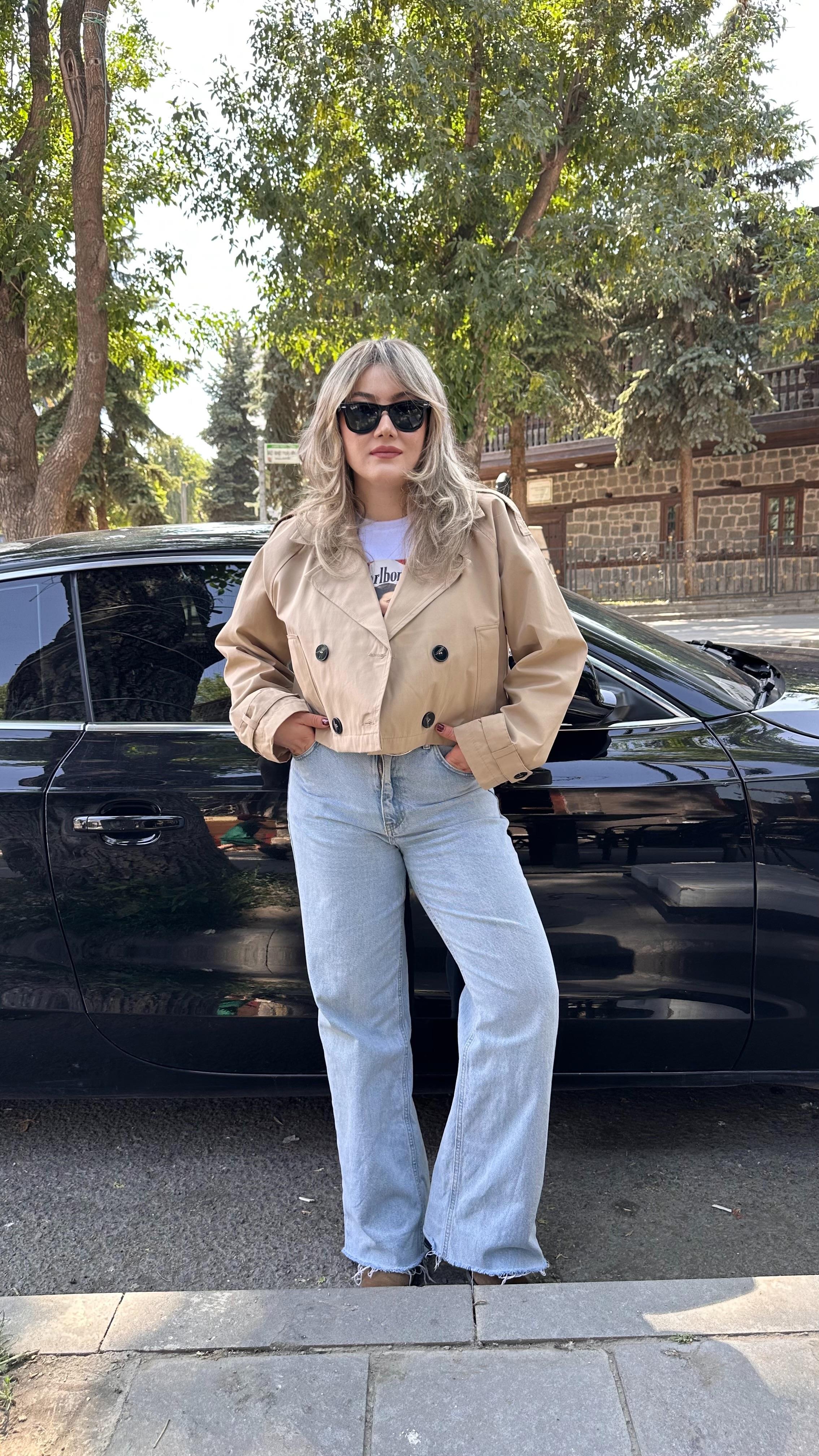 DÜĞME DETAYLI CROP TRENÇKOT CAMEL