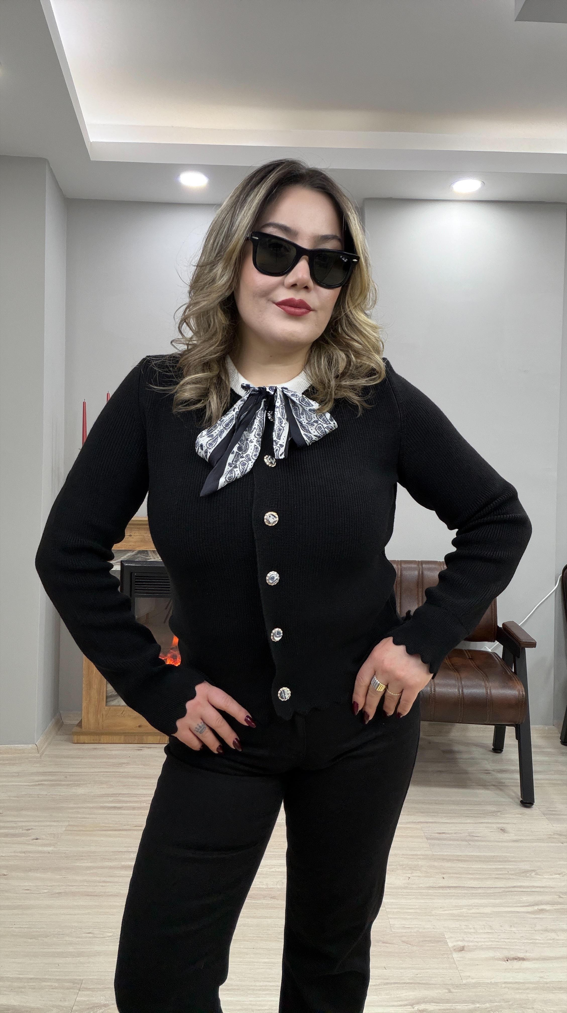 FULARLI DÜĞME DETAYLI HIRKA SİYAH