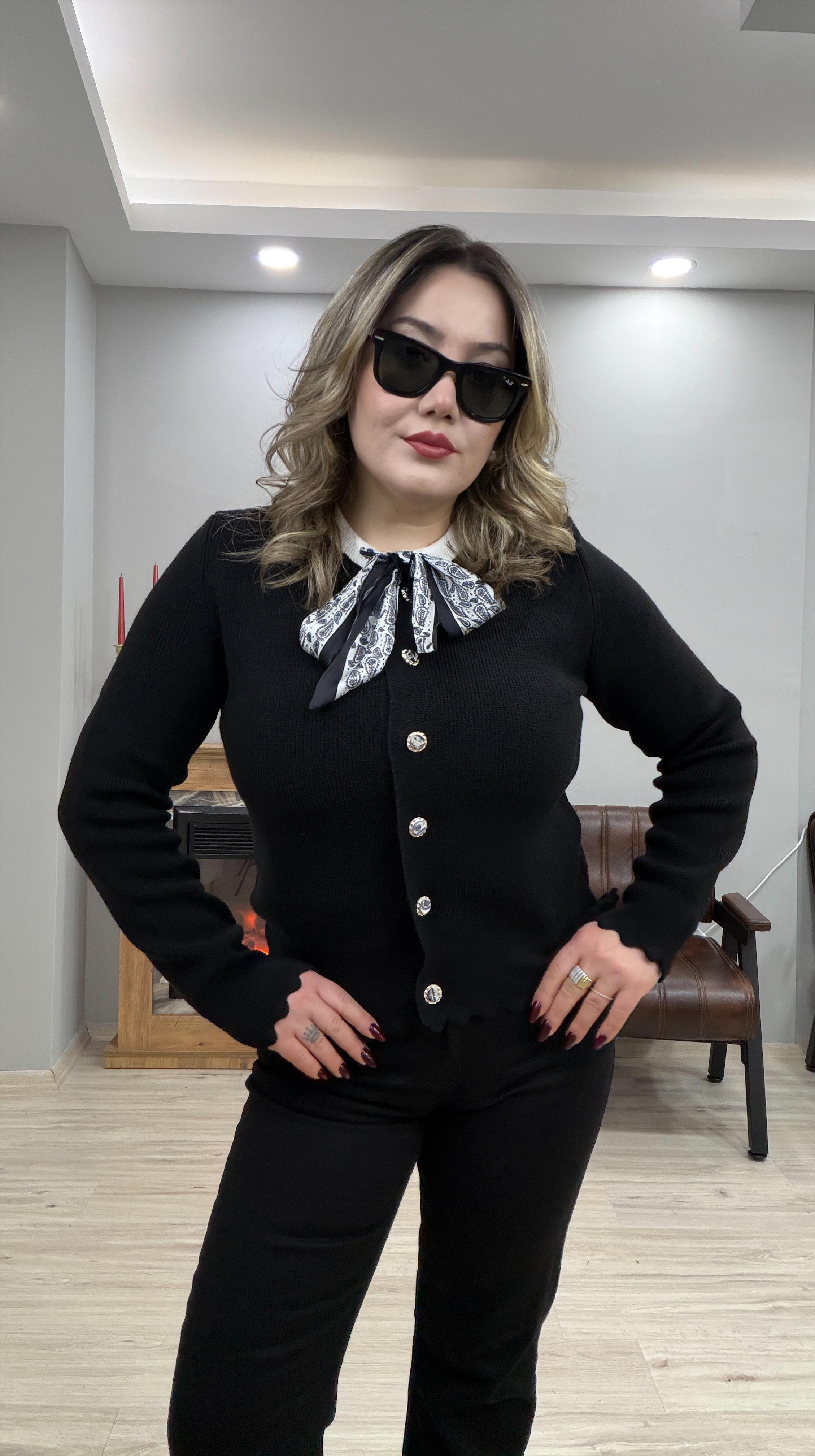 FULARLI DÜĞME DETAYLI HIRKA SİYAH