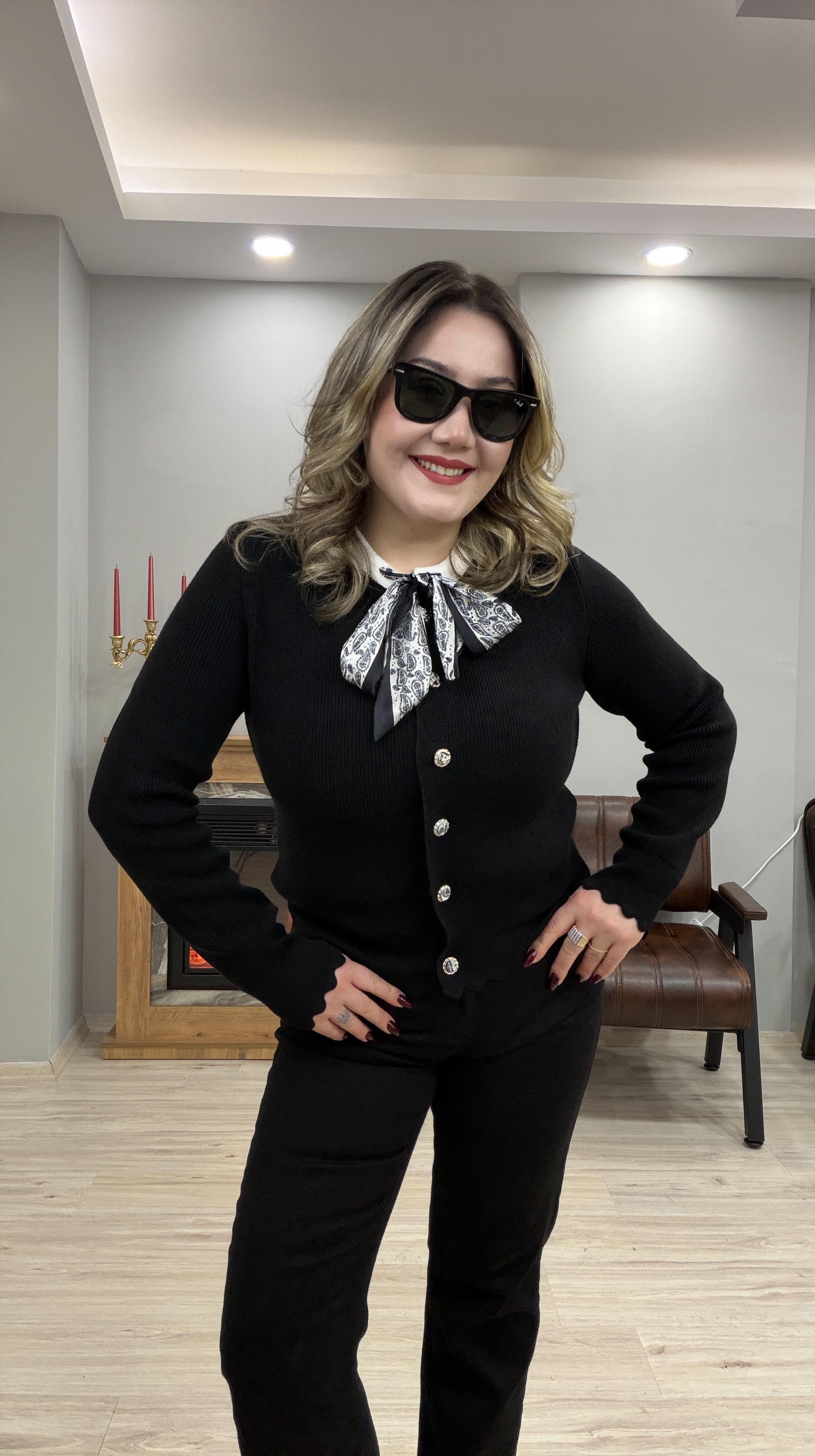 FULARLI DÜĞME DETAYLI HIRKA SİYAH