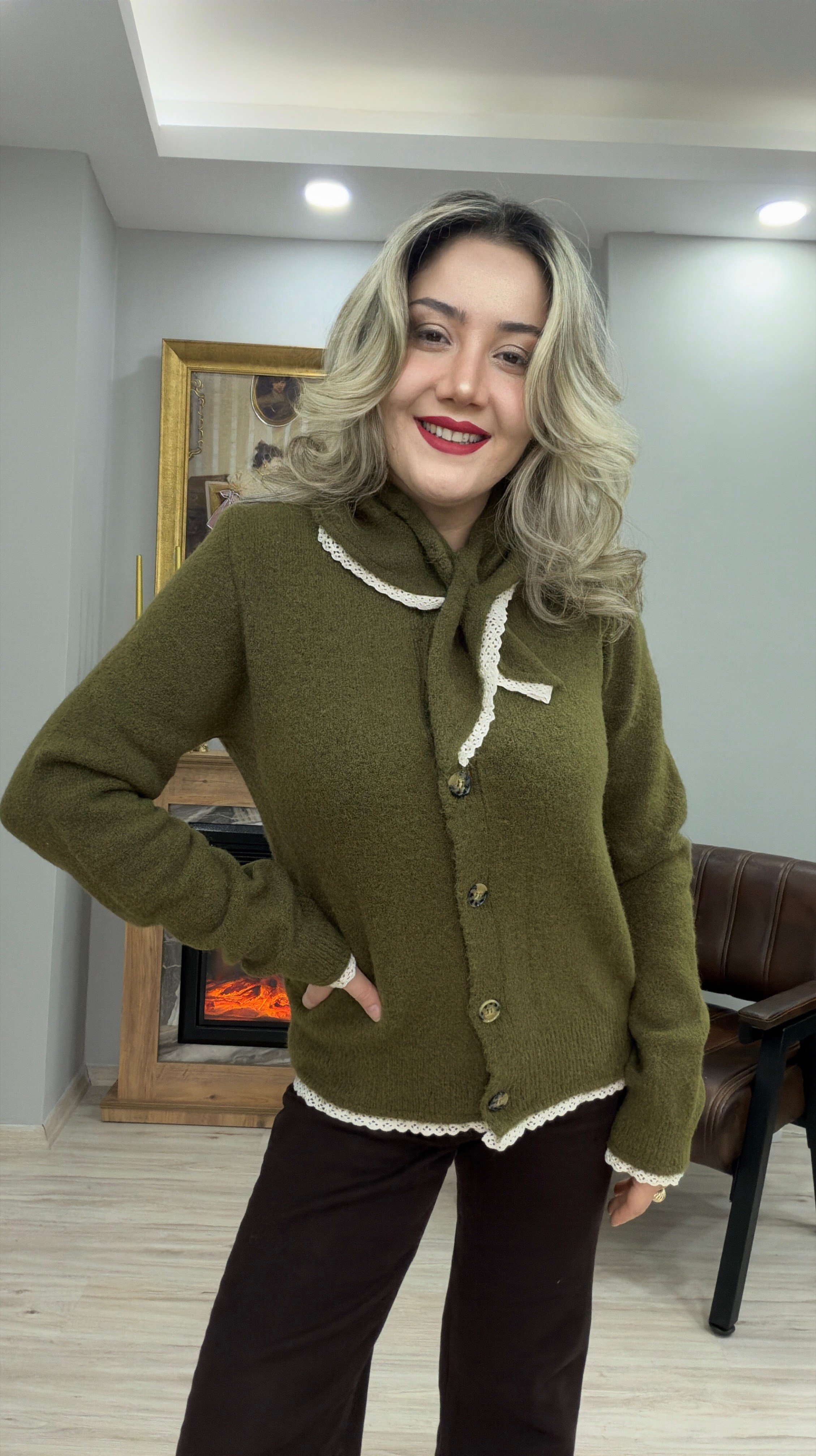 GÜPÜRLÜ BAĞCIK DETAYLI HIRKA YEŞİL