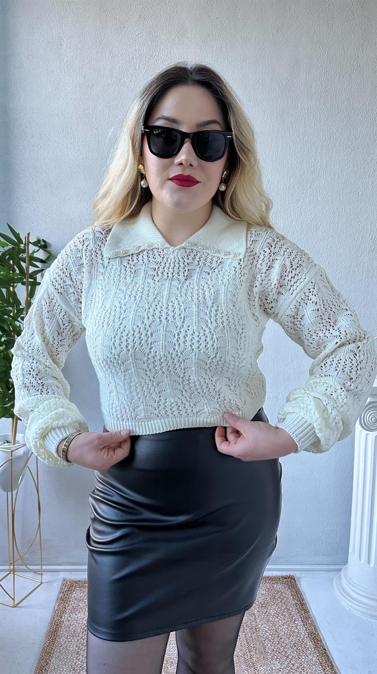 İnci Yaka Ajurlu Crop Kazak Ekru