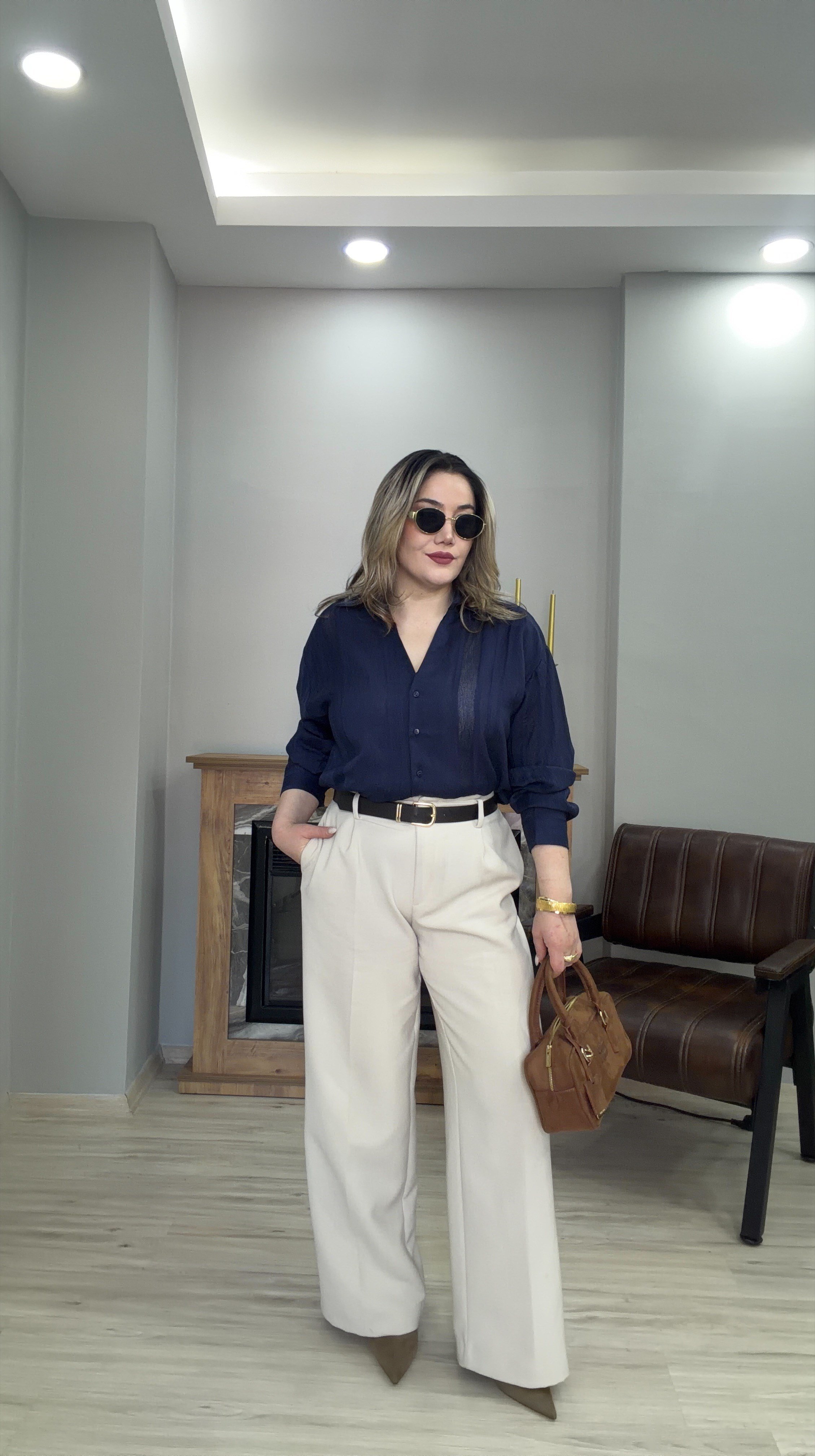 İŞLEME DETAYLI GÖMLEK LACİVERT