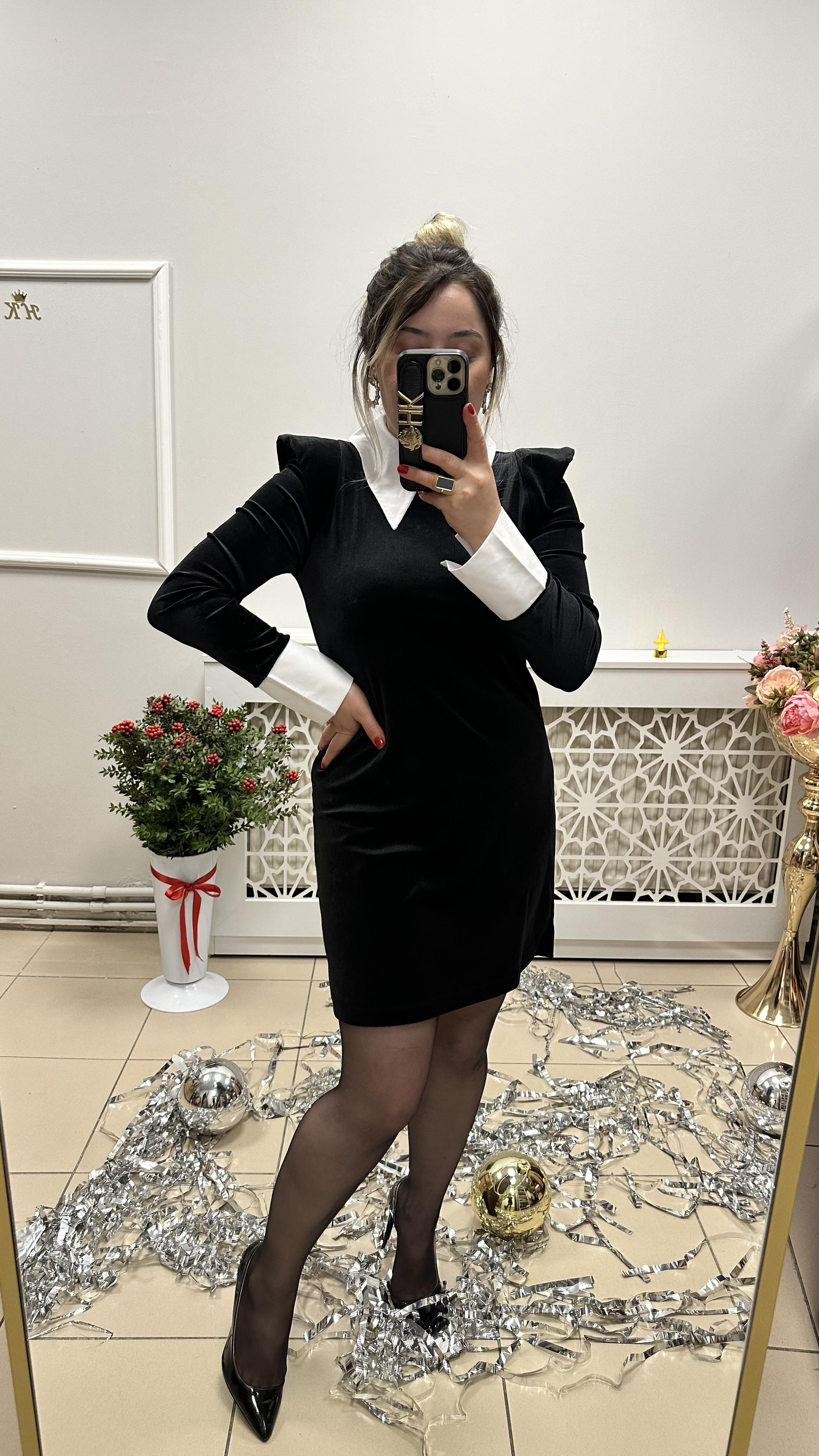 Kadife Yaka detaylı elbise