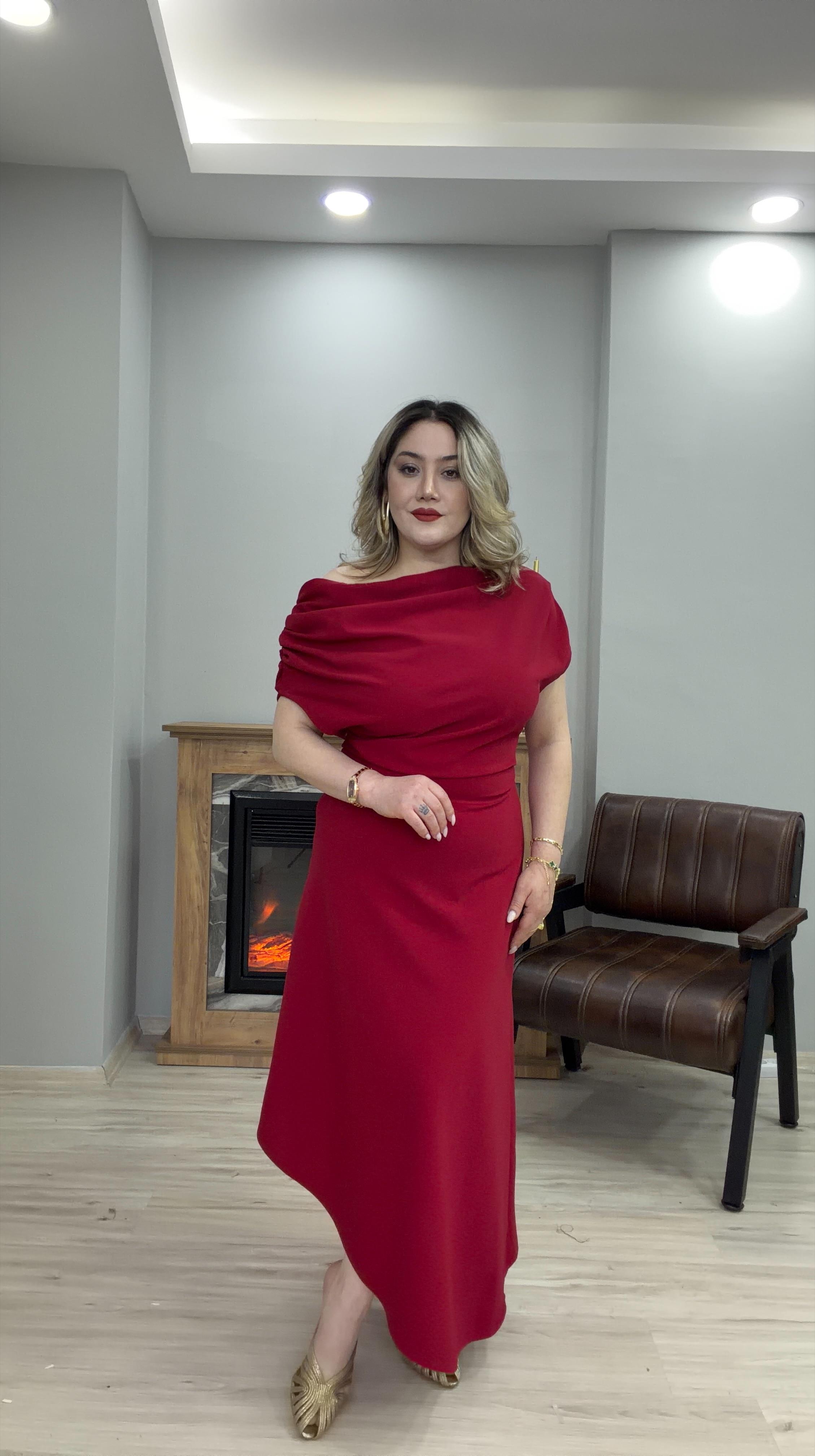 KAYIK YAKA OMUZ DRAPELİ ELBİSE KIRMIZI