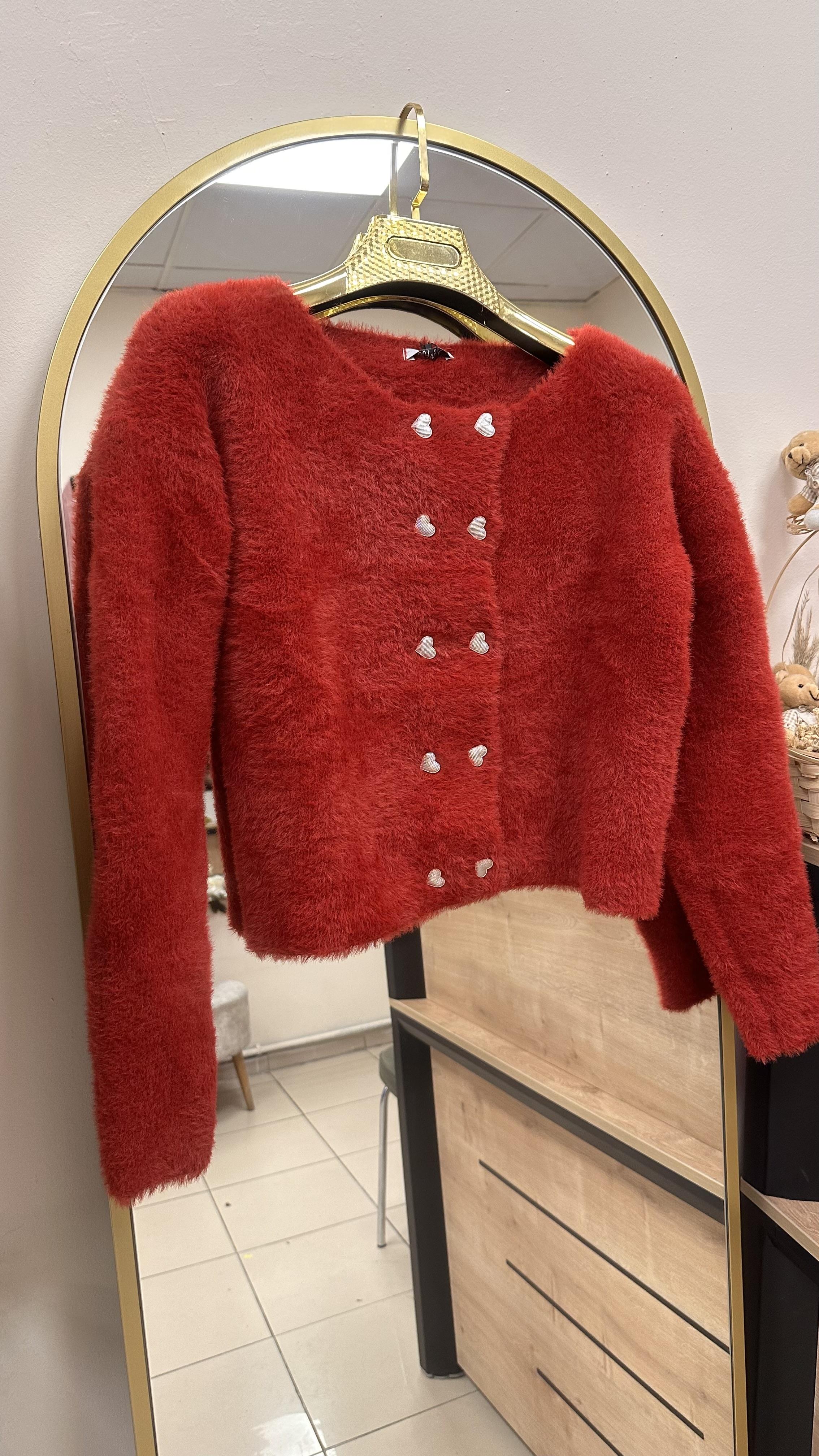 KIRMIZI KALP DÜĞMELİ ANGORA HIRKA