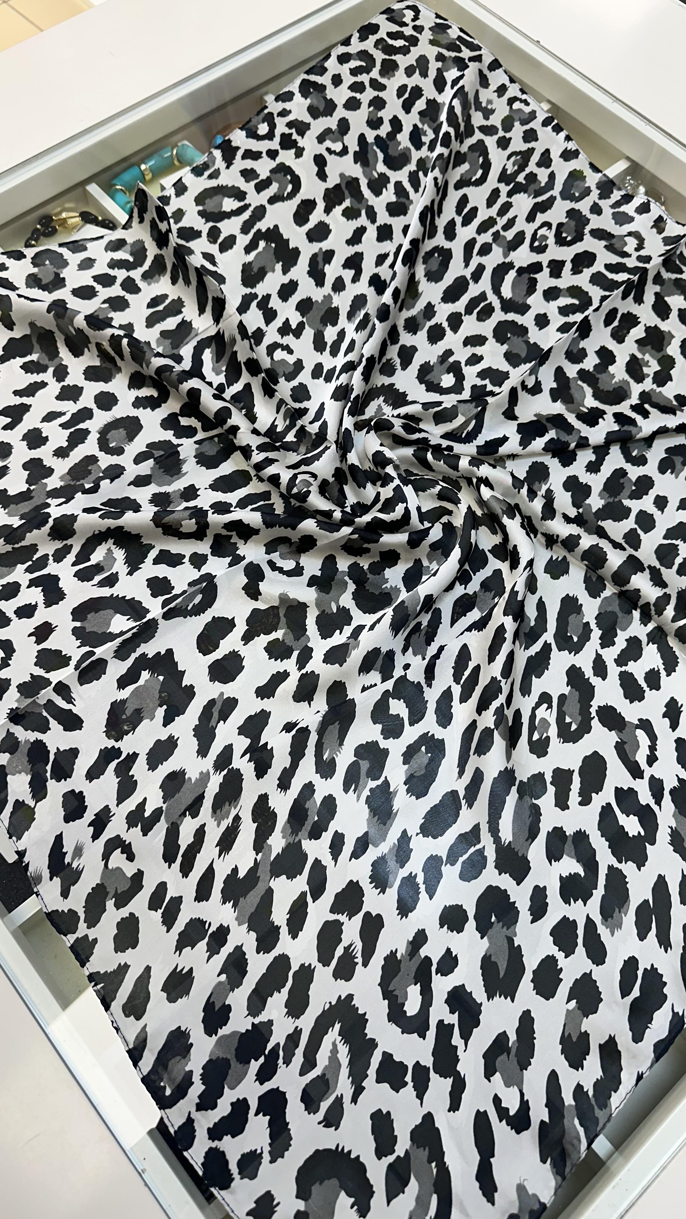 LEOPAR DESEN İPEK SATEN ŞAL SİYAH